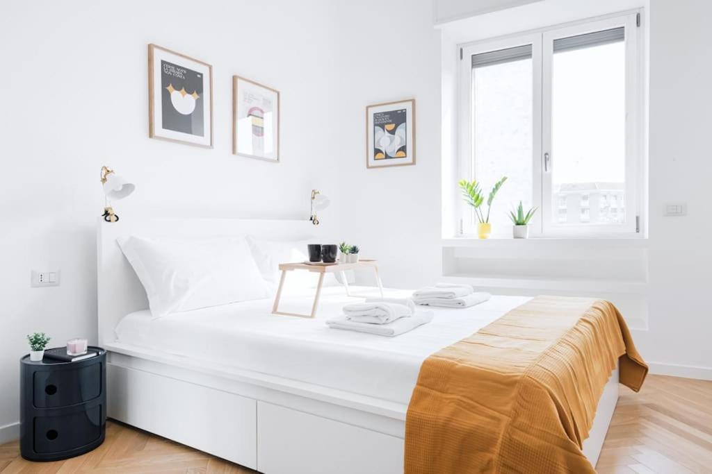 Easylife - Apartment With Balcony Near Navigli Milan Bagian luar foto