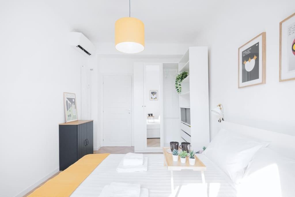 Easylife - Apartment With Balcony Near Navigli Milan Bagian luar foto