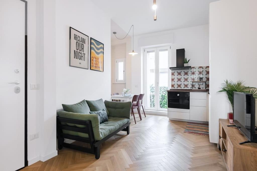 Easylife - Apartment With Balcony Near Navigli Milan Bagian luar foto