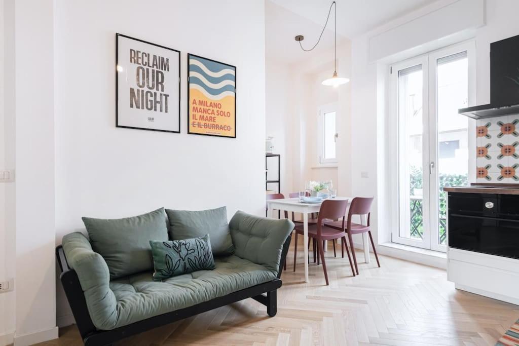 Easylife - Apartment With Balcony Near Navigli Milan Bagian luar foto