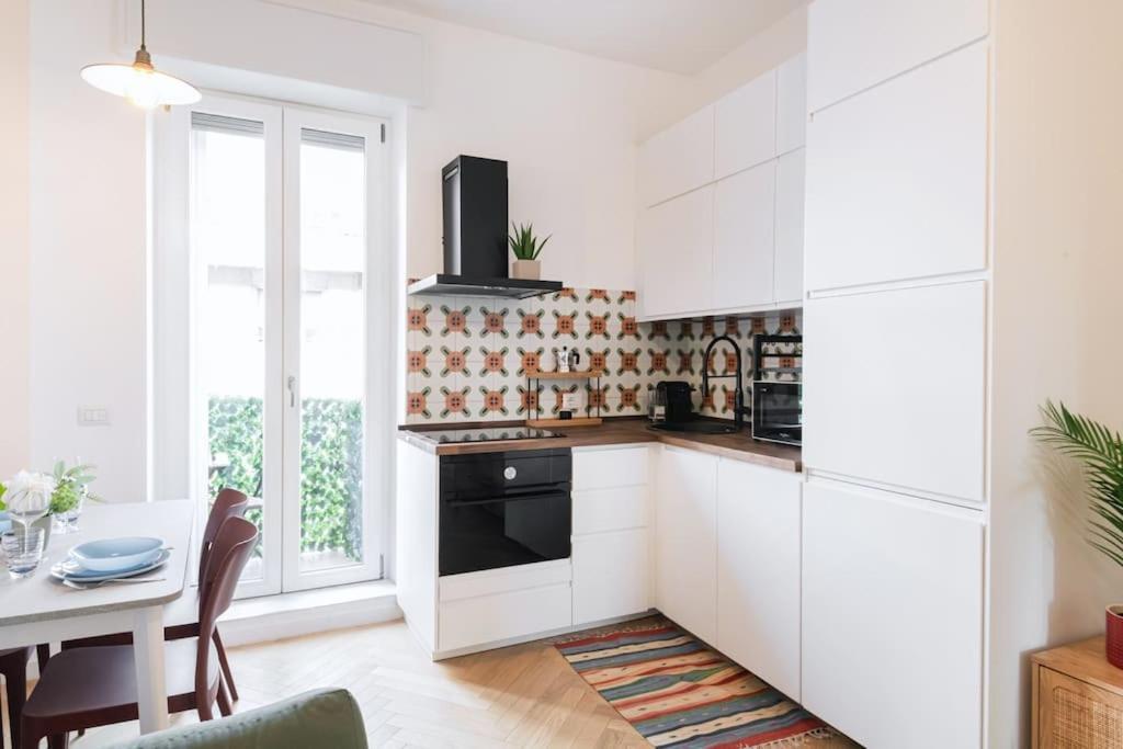 Easylife - Apartment With Balcony Near Navigli Milan Bagian luar foto