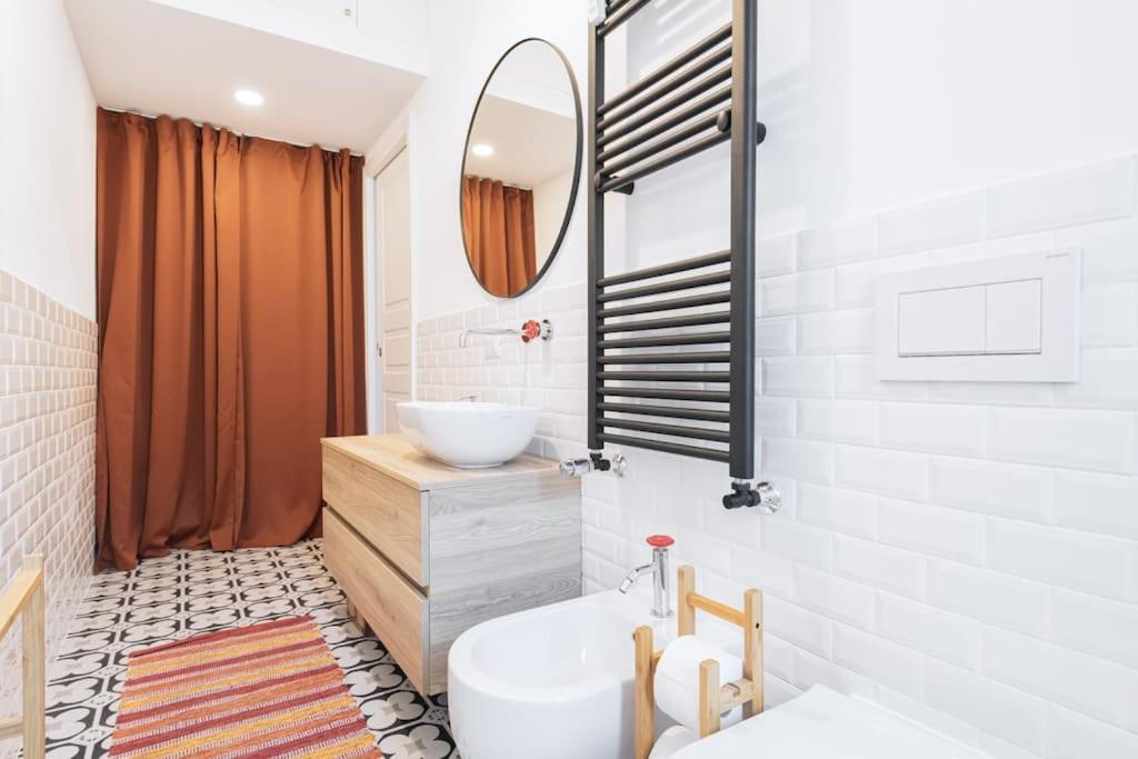 Easylife - Apartment With Balcony Near Navigli Milan Bagian luar foto
