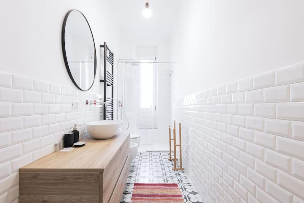 Easylife - Apartment With Balcony Near Navigli Milan Bagian luar foto