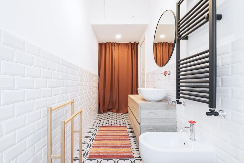 Easylife - Apartment With Balcony Near Navigli Milan Bagian luar foto