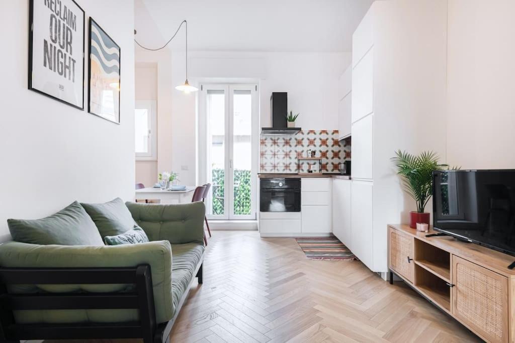 Easylife - Apartment With Balcony Near Navigli Milan Bagian luar foto