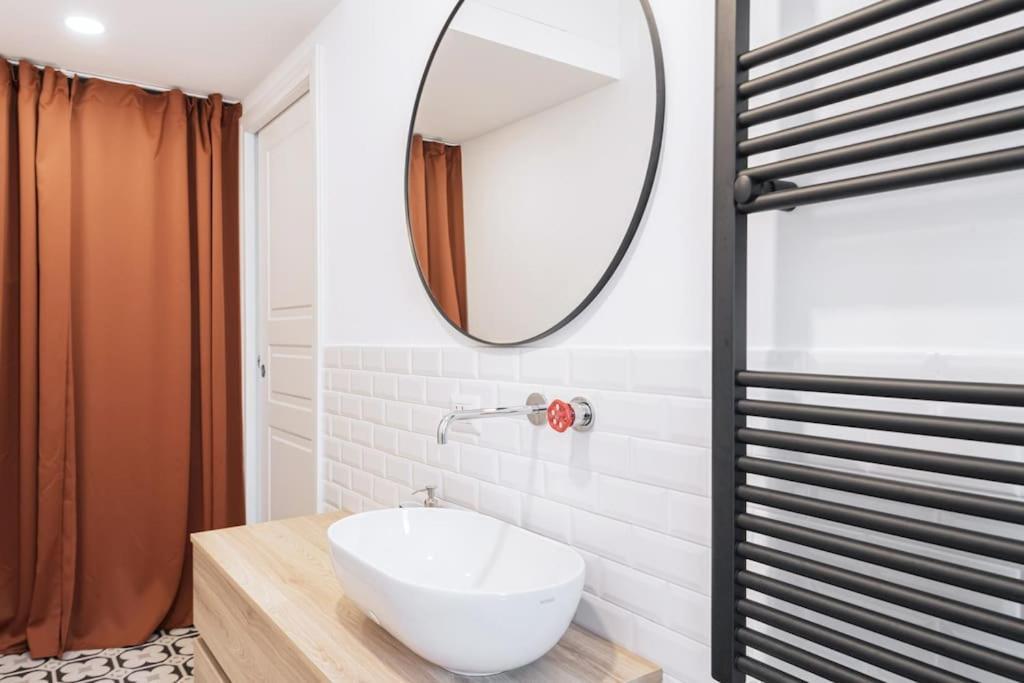 Easylife - Apartment With Balcony Near Navigli Milan Bagian luar foto