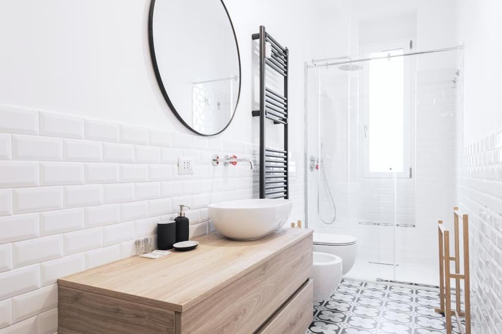 Easylife - Apartment With Balcony Near Navigli Milan Bagian luar foto