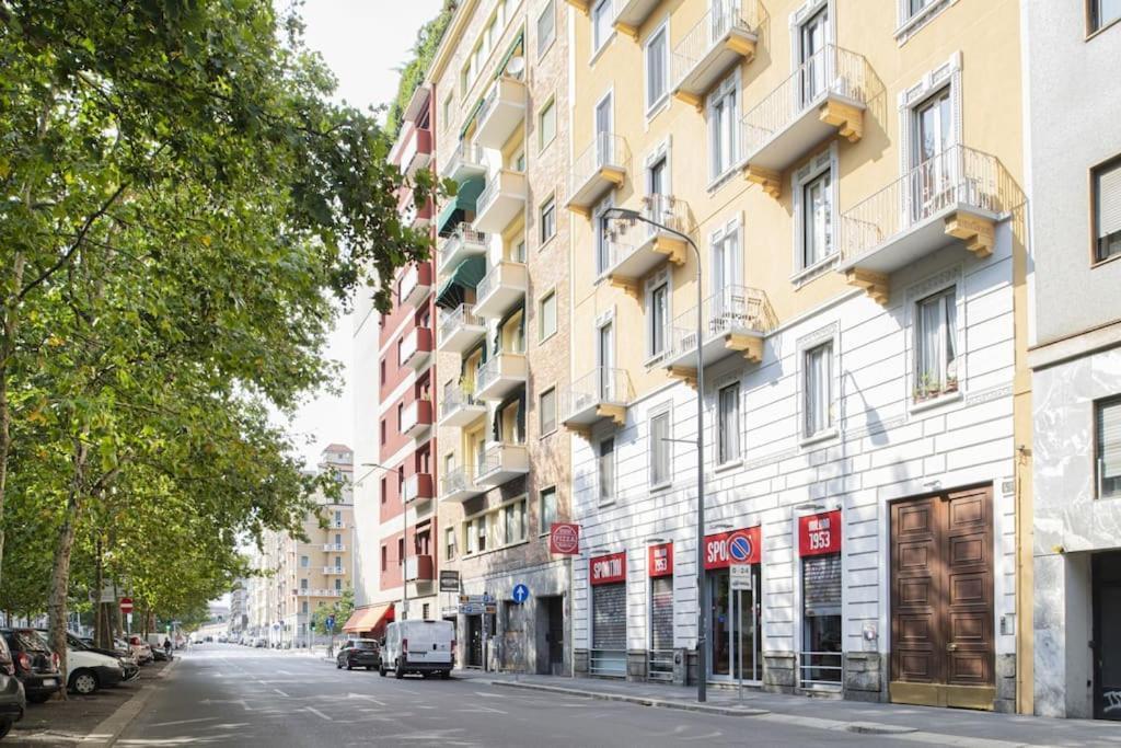 Easylife - Apartment With Balcony Near Navigli Milan Bagian luar foto
