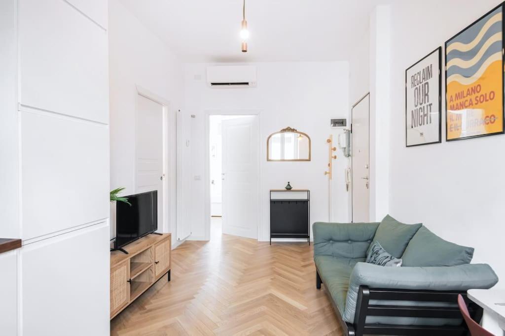 Easylife - Apartment With Balcony Near Navigli Milan Bagian luar foto